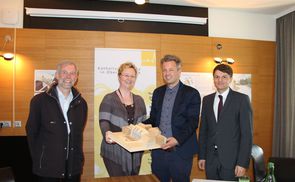 Univ.-Prof. Dr. Michael Rosenberger (Umweltbeauftragter Diözese Linz), Mag.a Karin Preining (DIS), Architekt DI David Birgmann (xarchitekten), DI (FH) Stefan Leitner (ProHolz).