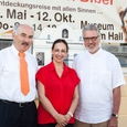 800.000ste Besucherin der Bibelausstellung / © Bibelwerk Linz V.l.: Dr. Franz Kogler, Gabriele Seidl (Vorarlberg) und LAbg. Prim. Dr. Walter Aichinger